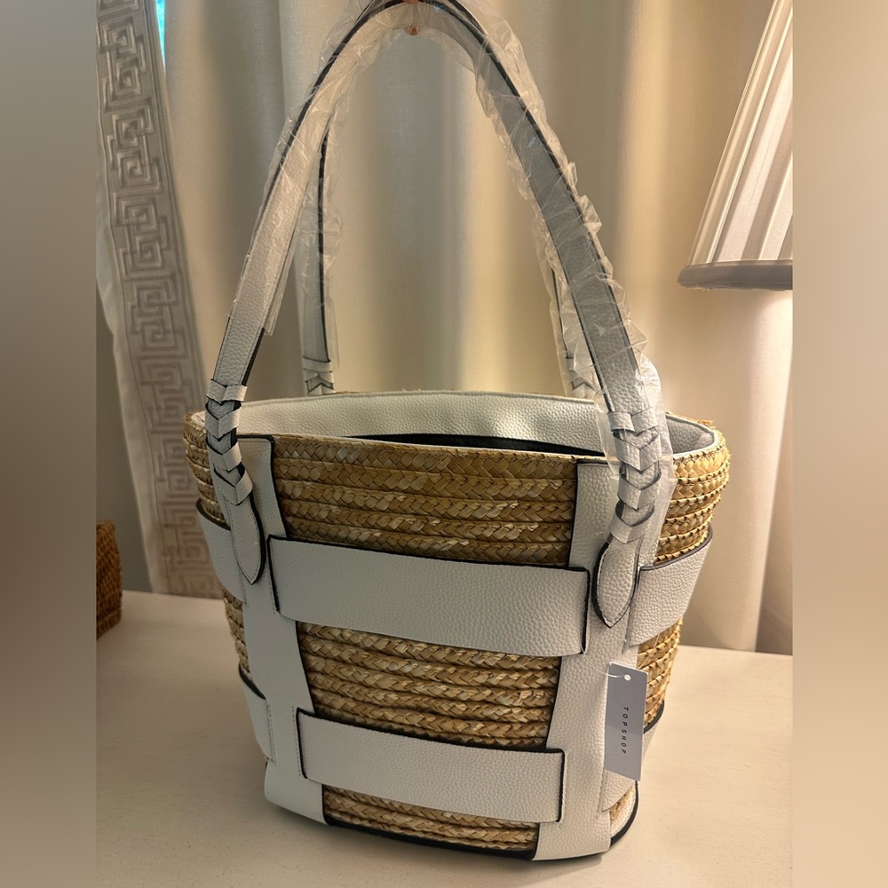 Topshop - White and Tan Woven Tote Bag